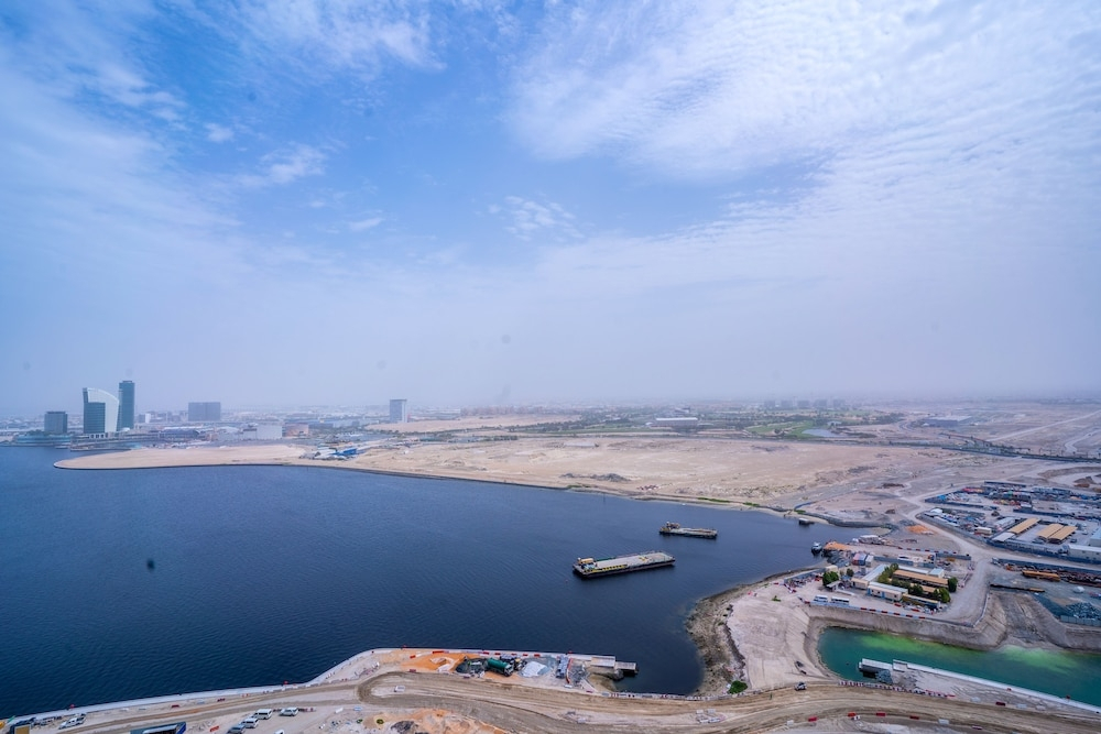 Дубай: Tanin - Breathtaking Unobstructed Canal Views Apartment