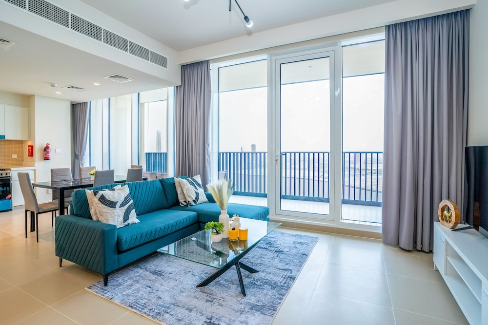 Дубай: Tanin - Breathtaking Unobstructed Canal Views Apartment