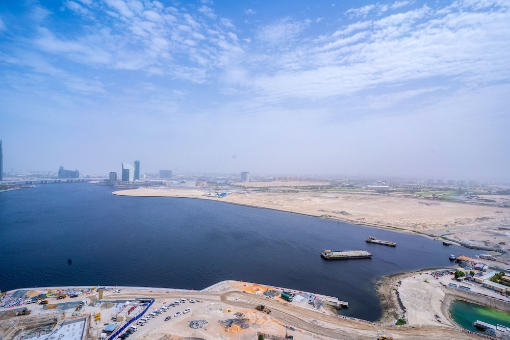 Дубай: Tanin - Breathtaking Unobstructed Canal Views Apartment