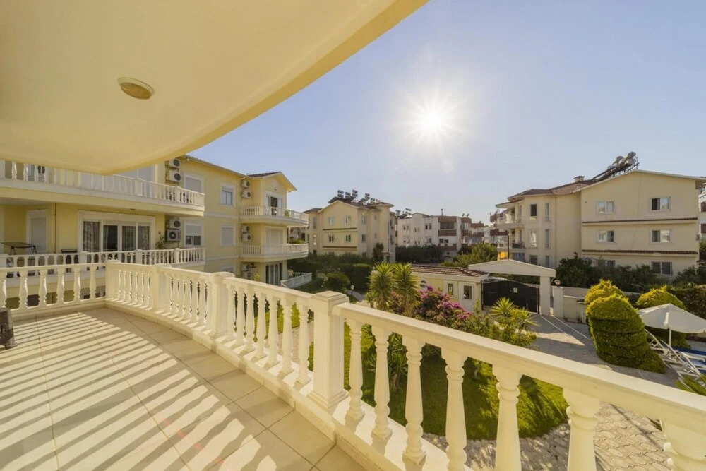 Белек: Vibrant Flat with Shared Pool in Belek