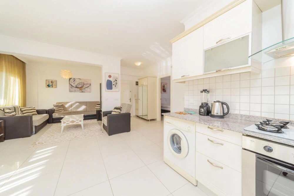 Белек: Vibrant Flat with Shared Pool in Belek