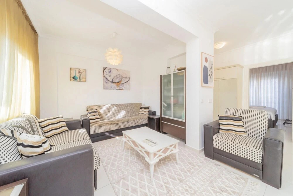 Белек: Vibrant Flat with Shared Pool in Belek