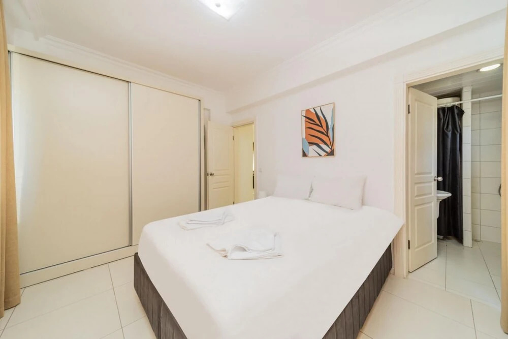 Белек: Vibrant Flat with Shared Pool in Belek