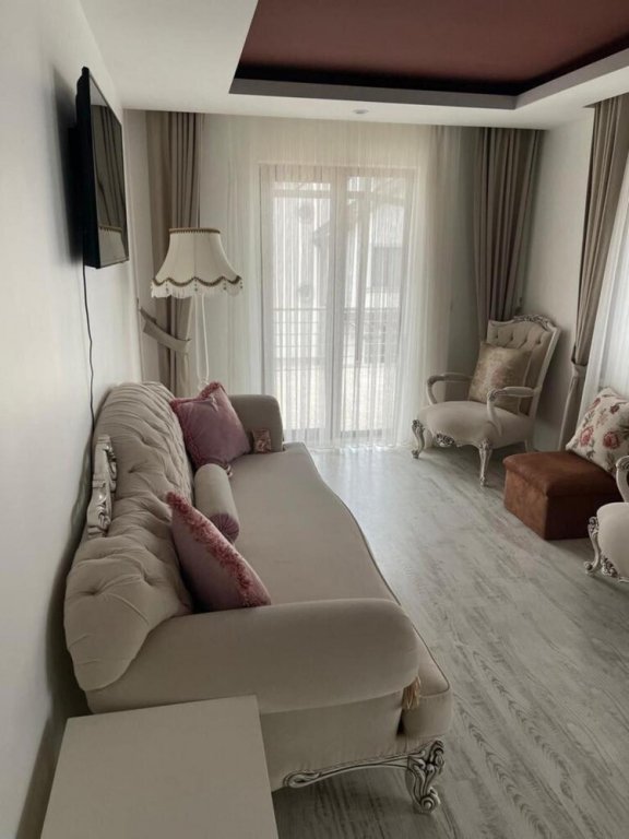 Измит: Villa Near Sapanca Lake With Jacuzzi Shared Pool