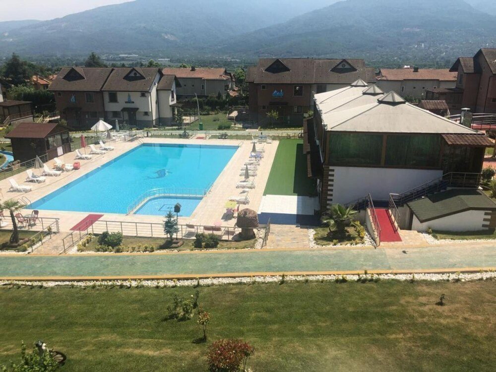 Измит: Villa Near Sapanca Lake With Jacuzzi Shared Pool