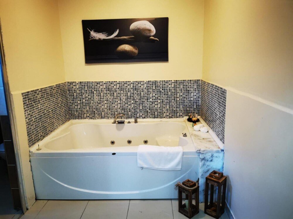 Измит: Villa Near Sapanca Lake With Jacuzzi Shared Pool