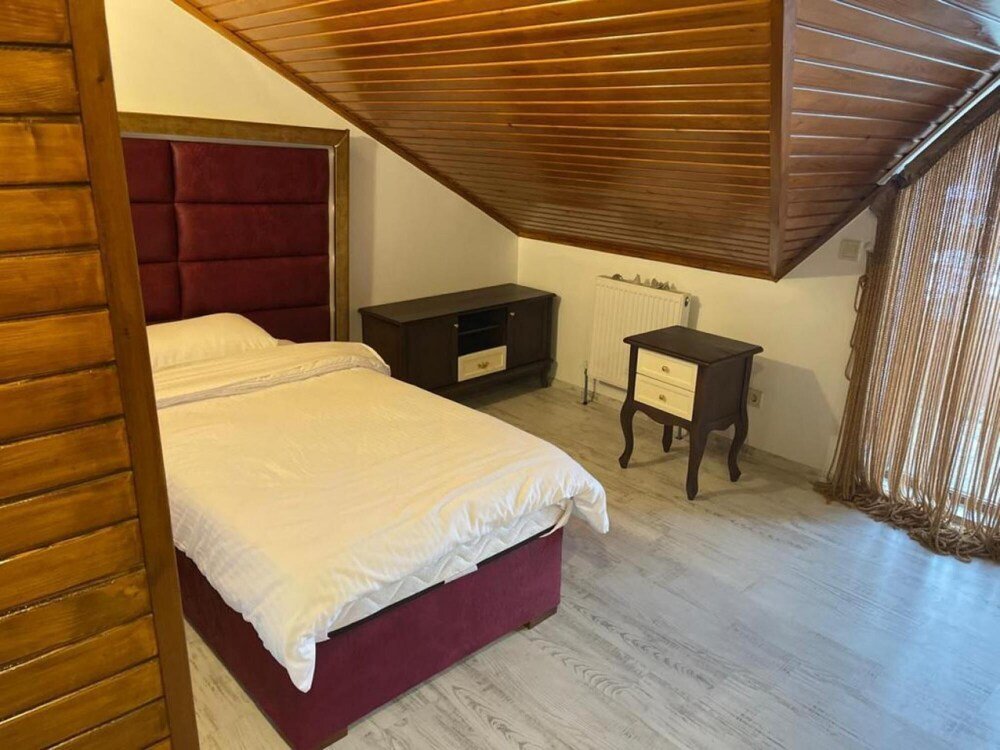 Измит: Villa Near Sapanca Lake With Jacuzzi Shared Pool