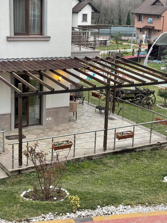 Измит: Villa Near Sapanca Lake With Jacuzzi Shared Pool
