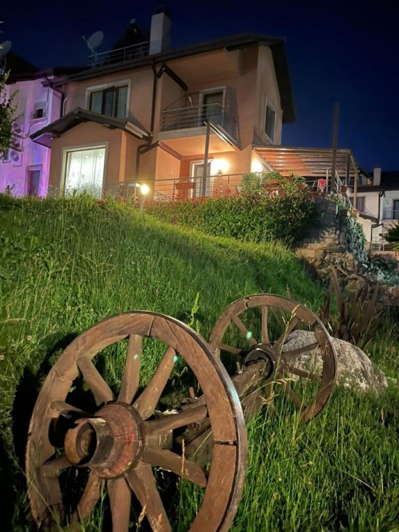 Измит: Villa Near Sapanca Lake With Jacuzzi Shared Pool