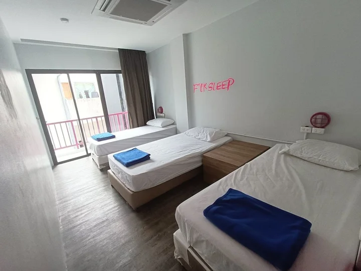 Муанг: Slumber Party Surf Kata Phuket
