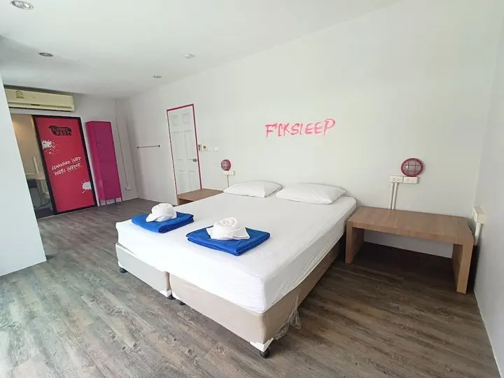 Муанг: Slumber Party Surf Kata Phuket