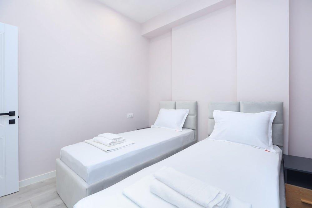 Stay Inn на ул. Амиряна, 26/4 — фото 1