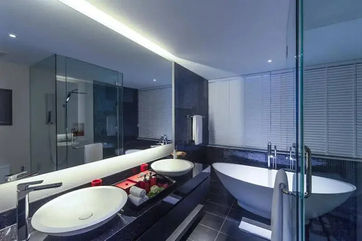 Тхаланг: The Pavilions, Suites