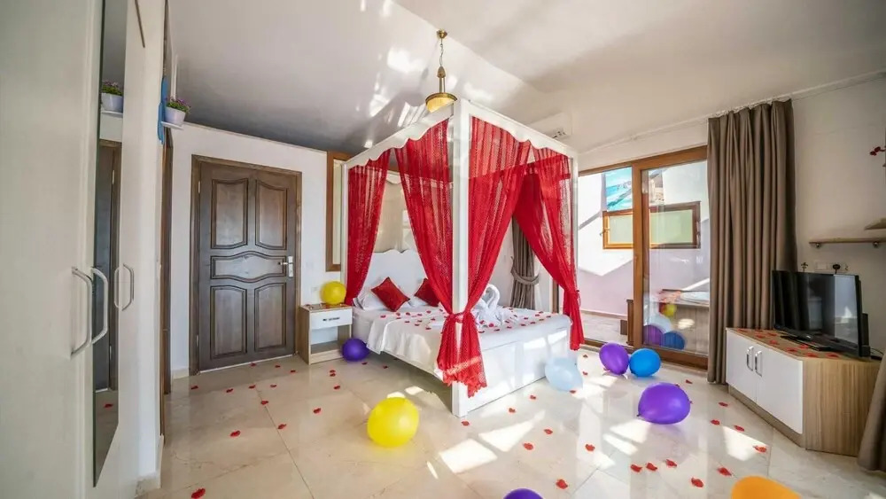 Исламлар: Sleek Villa With Pool Backyard Jacuzzi in Kas