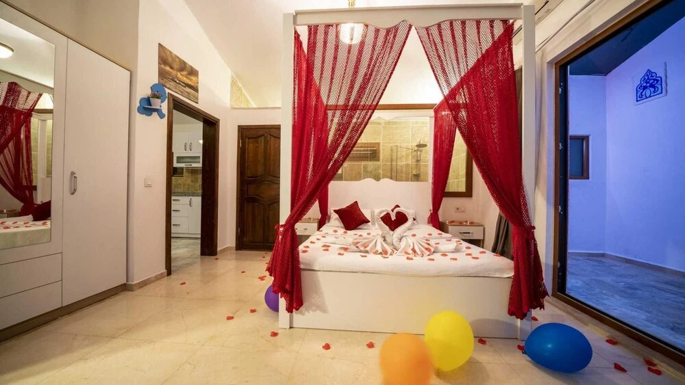 Исламлар: Sleek Villa With Pool Backyard Jacuzzi in Kas