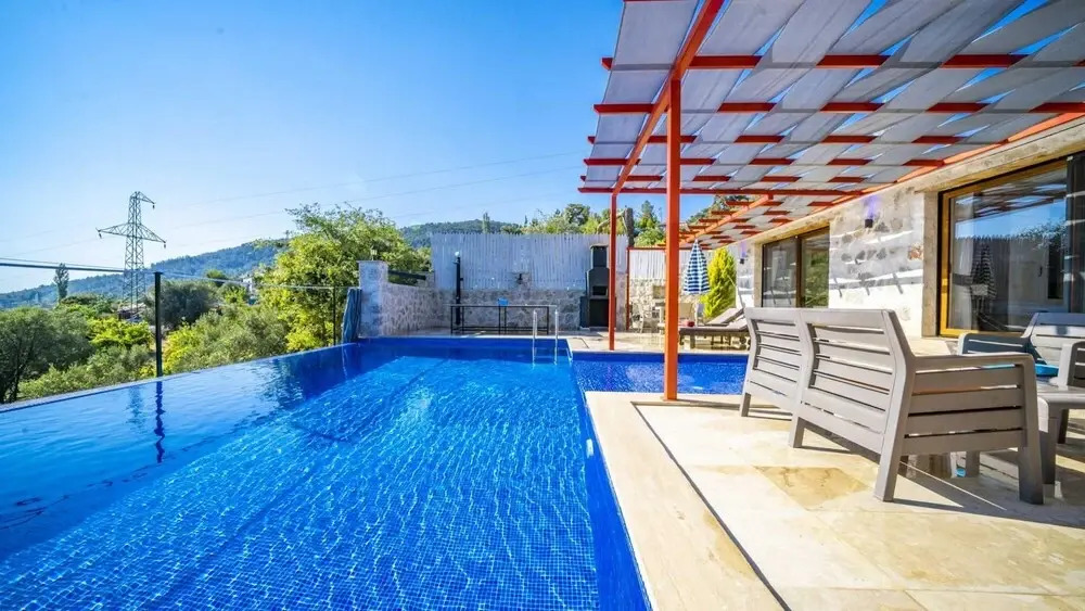 Исламлар: Sleek Villa With Pool Backyard Jacuzzi in Kas