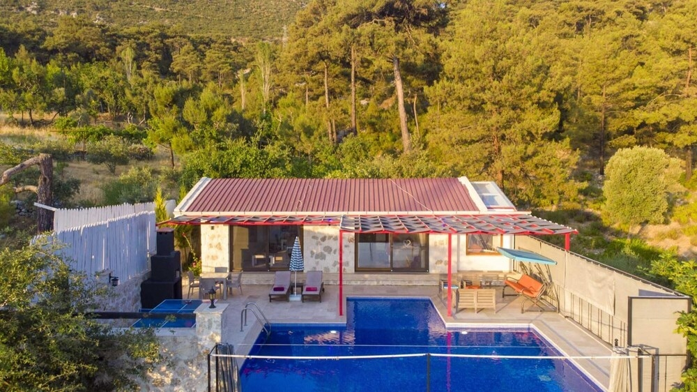 Исламлар: Sleek Villa With Pool Backyard Jacuzzi in Kas