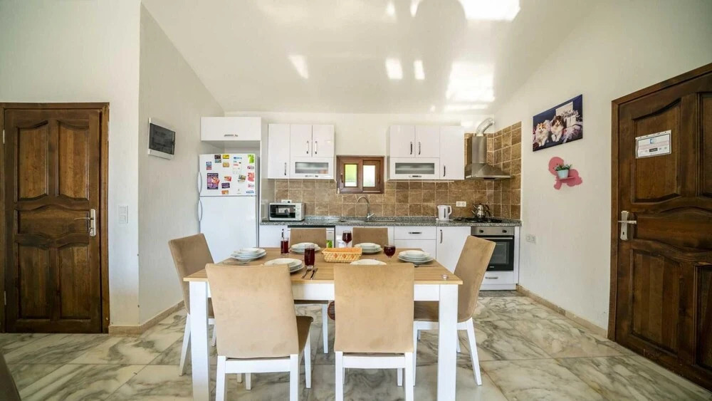 Исламлар: Sleek Villa With Pool Backyard Jacuzzi in Kas