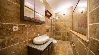 Исламлар: Sleek Villa With Pool Backyard Jacuzzi in Kas