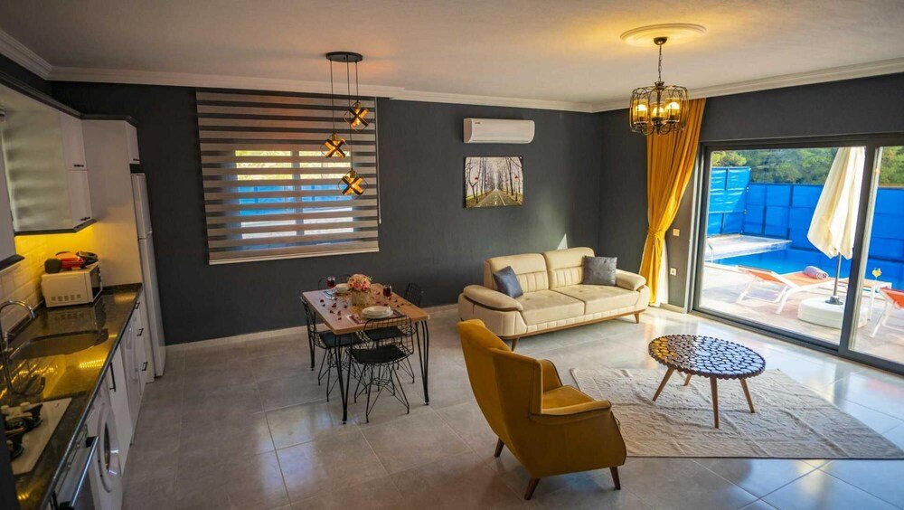 Исламлар: Vibrant Villa With Pool Backyard Jacuzzi in Kas