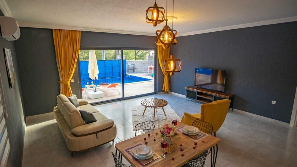 Исламлар: Vibrant Villa With Pool Backyard Jacuzzi in Kas