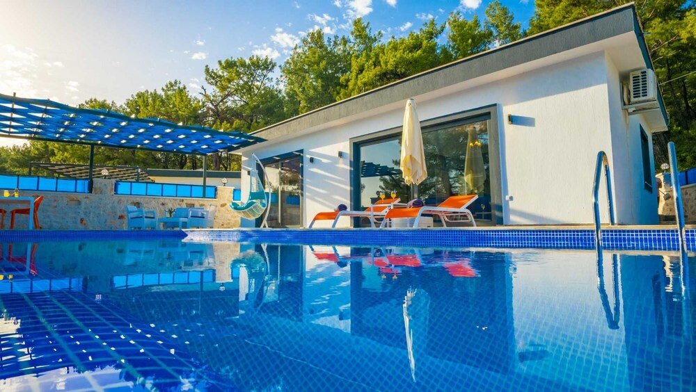 Исламлар: Vibrant Villa With Pool Backyard Jacuzzi in Kas