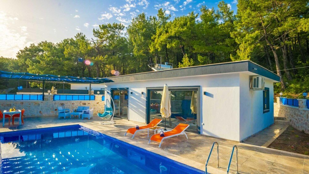 Vibrant Villa With Pool Backyard Jacuzzi in Kas — фото 5
