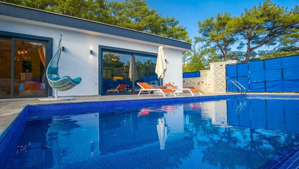 Исламлар: Vibrant Villa With Pool Backyard Jacuzzi in Kas
