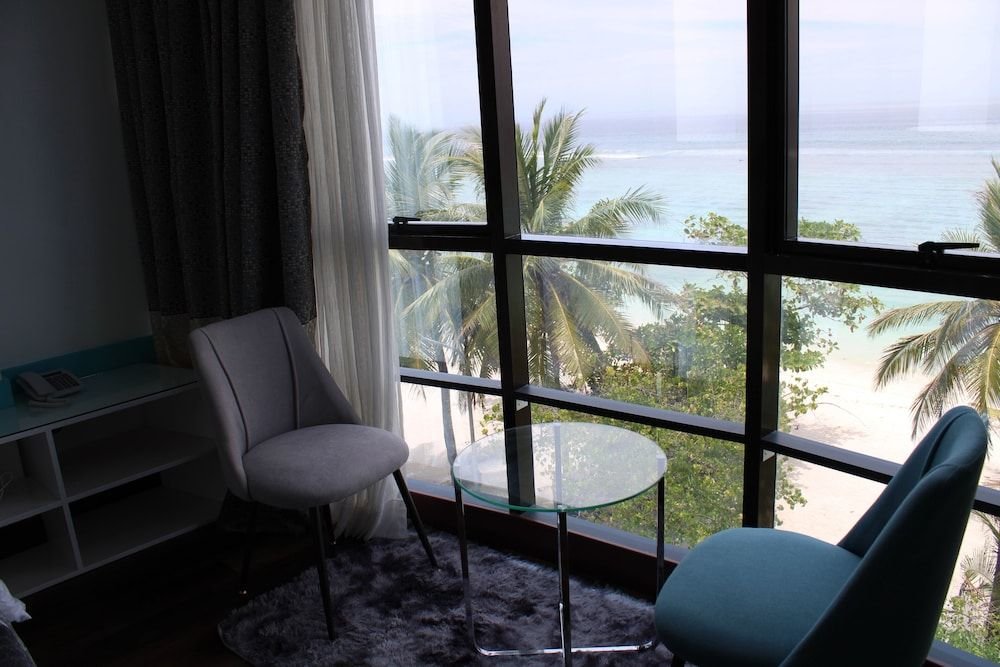 The Hive Beach Hotel — фото 2