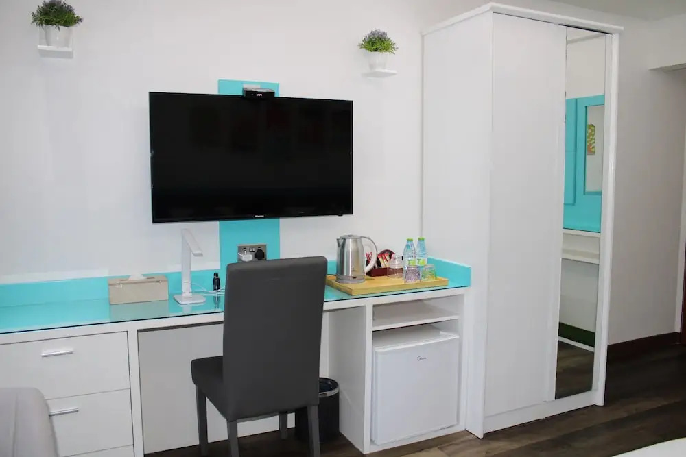Северный атолл Мале: The Hive Beach Hotel