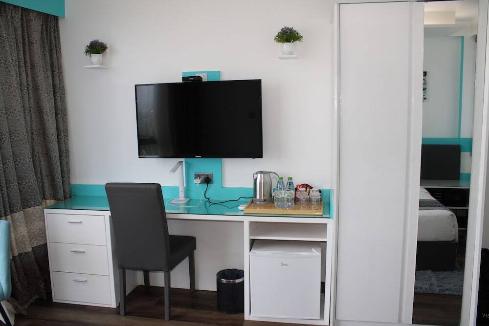 Северный атолл Мале: The Hive Beach Hotel