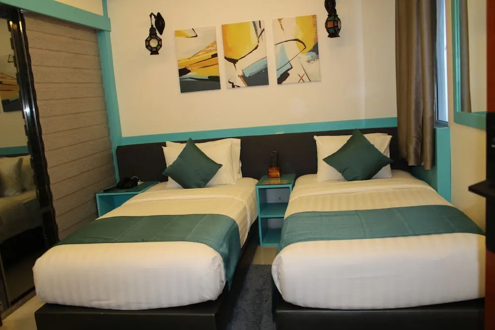 Северный атолл Мале: The Hive Beach Hotel