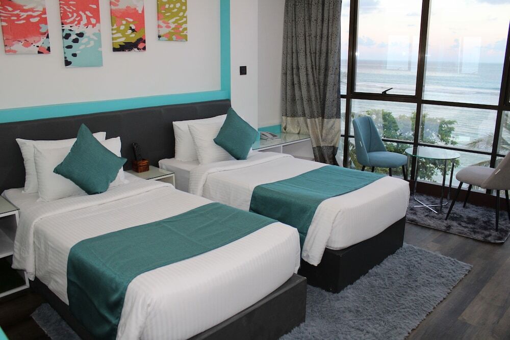 Северный атолл Мале: The Hive Beach Hotel