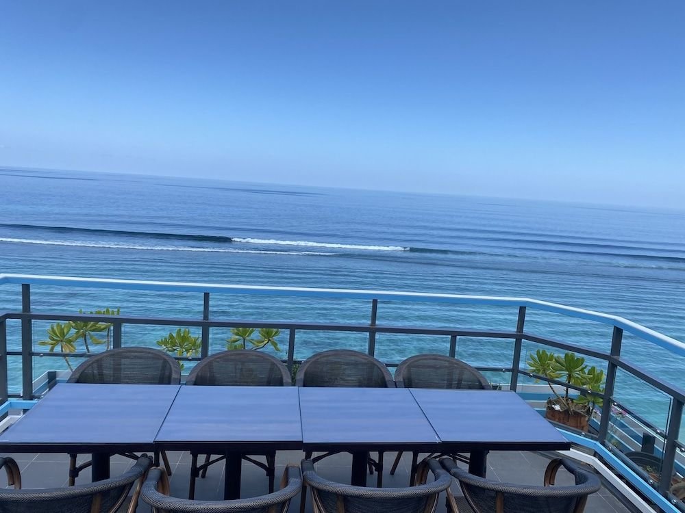 Северный атолл Мале: The Hive Beach Hotel