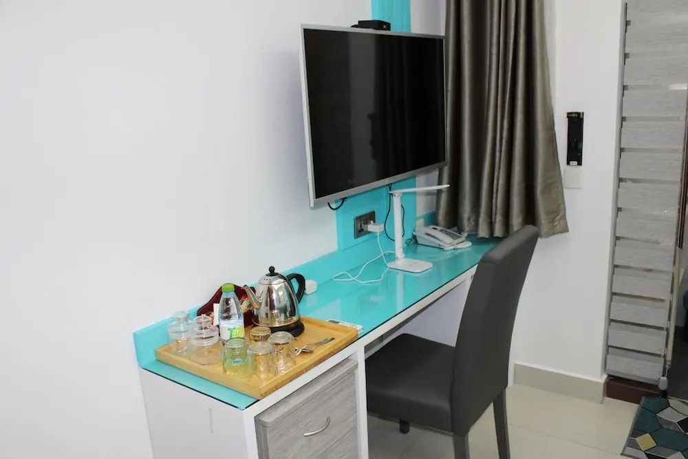 Северный атолл Мале: The Hive Beach Hotel