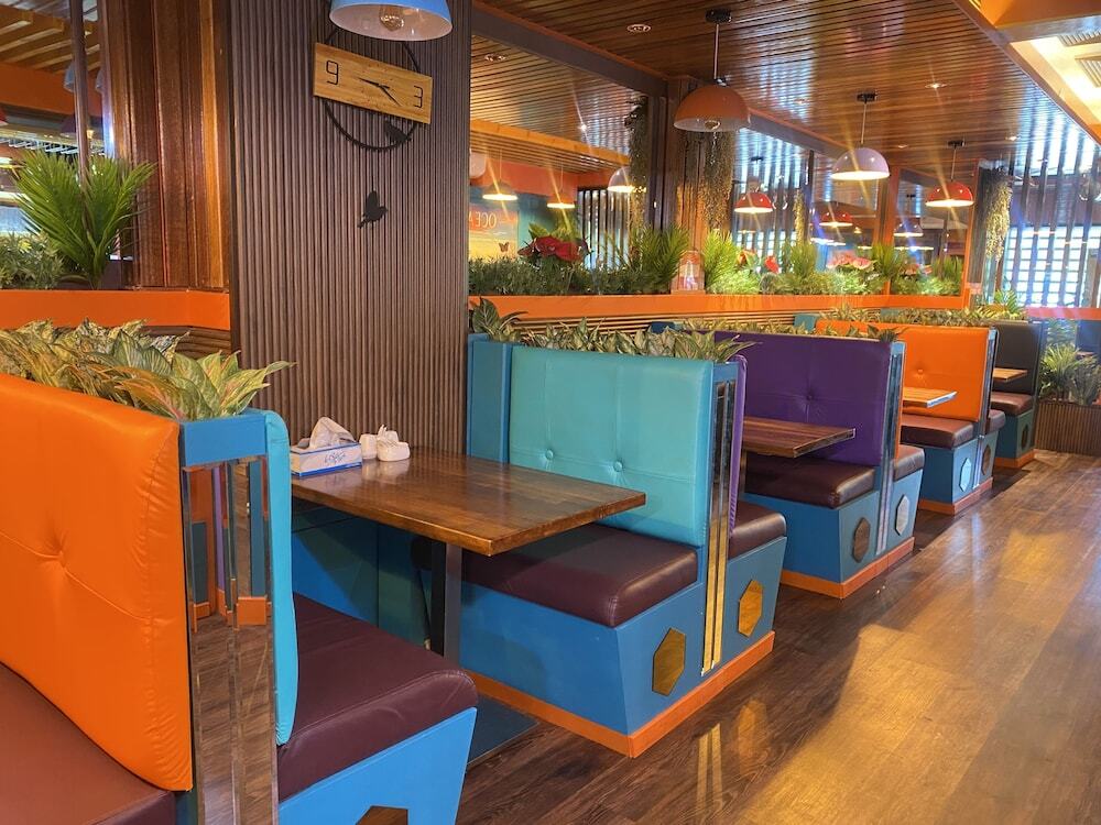 Северный атолл Мале: The Hive Beach Hotel