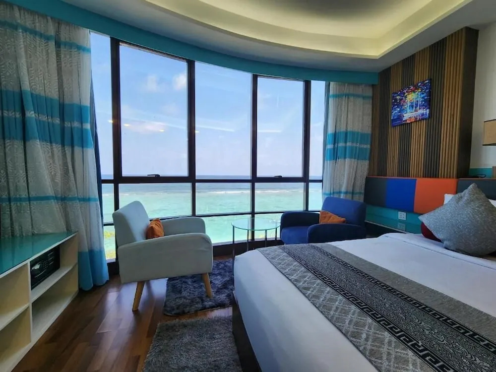 Северный атолл Мале: The Hive Beach Hotel