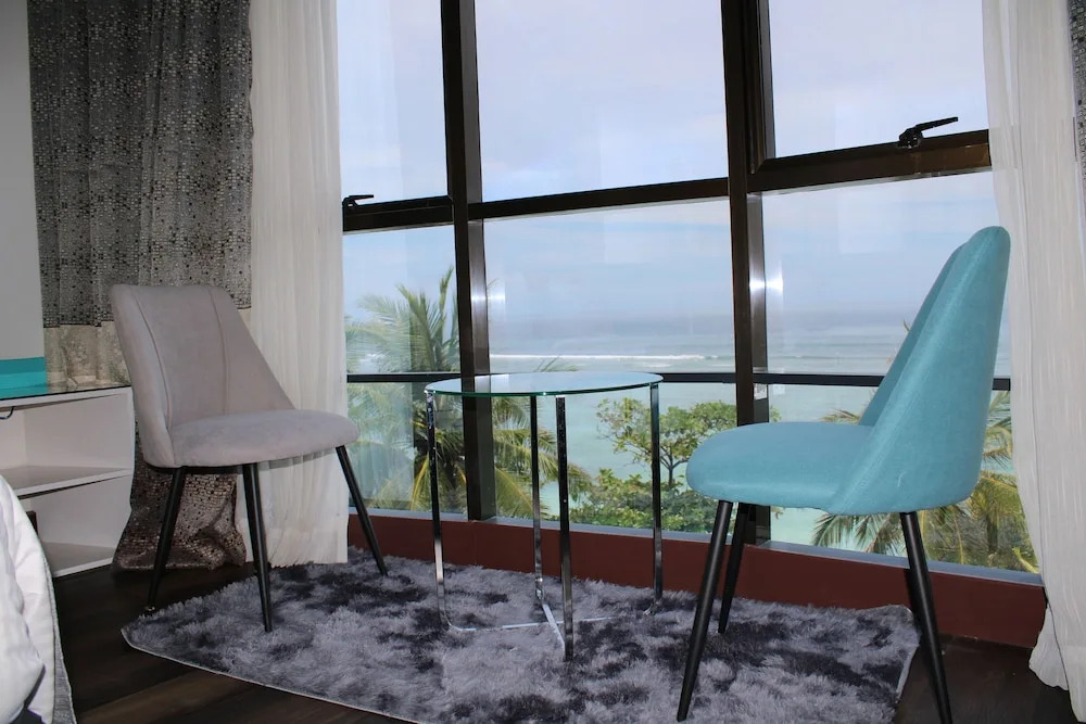 Северный атолл Мале: The Hive Beach Hotel