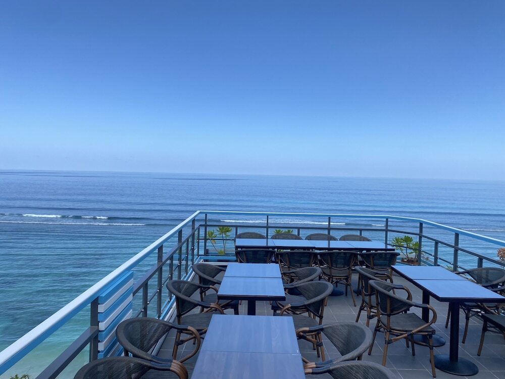 Северный атолл Мале: The Hive Beach Hotel