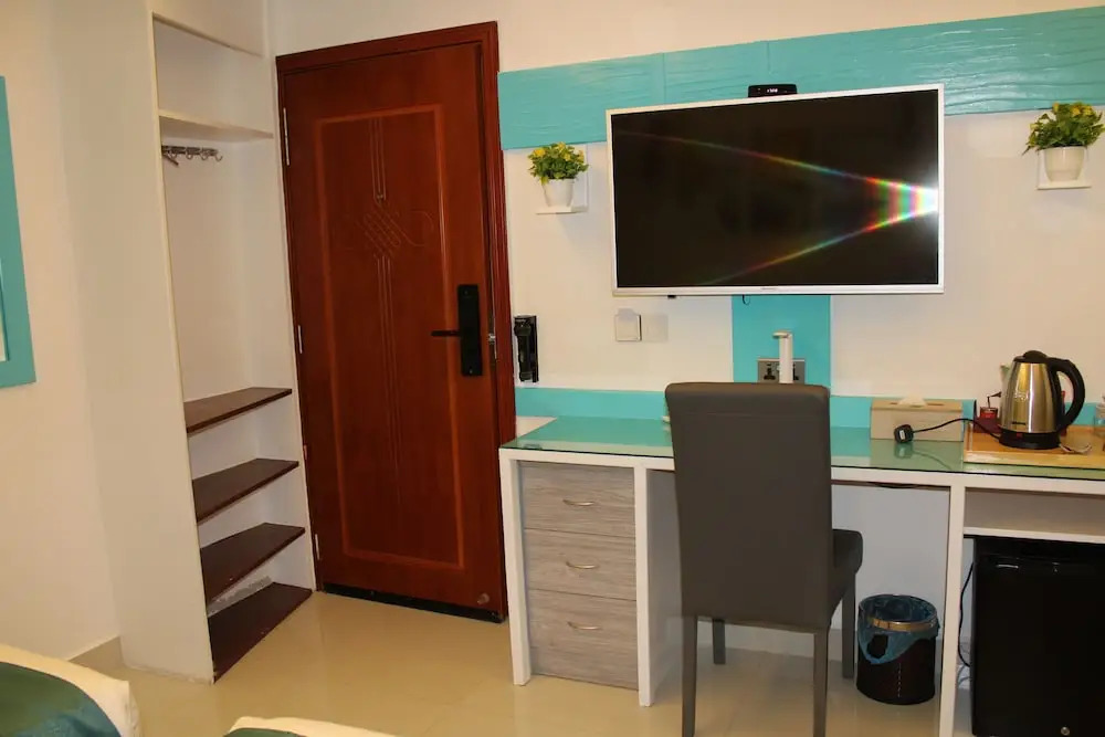 Северный атолл Мале: The Hive Beach Hotel