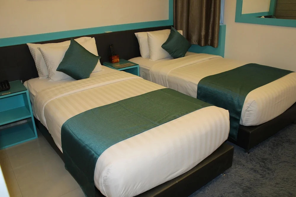 Северный атолл Мале: The Hive Beach Hotel