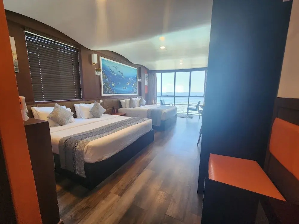 Северный атолл Мале: The Hive Beach Hotel