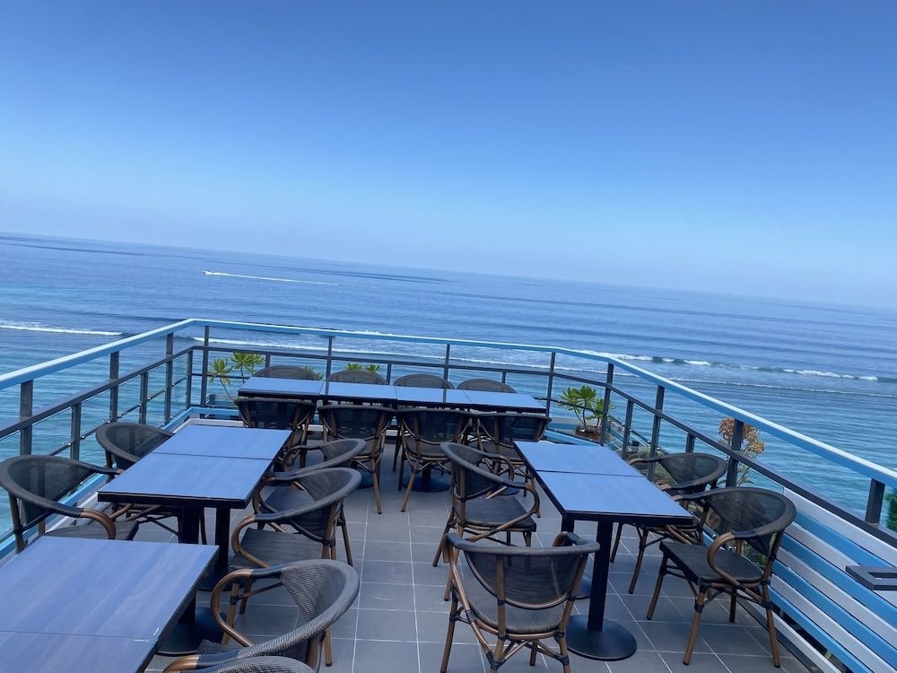 Северный атолл Мале: The Hive Beach Hotel