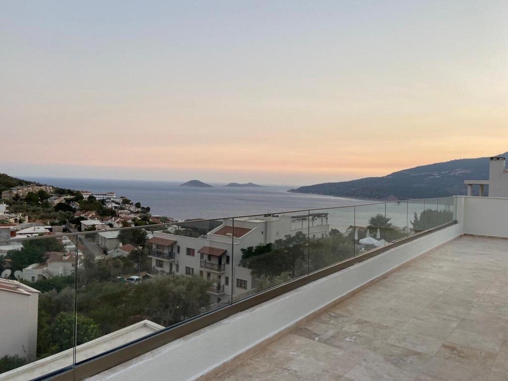 Калкан: Spacious Villa With Sea View and Pool in Kalkan