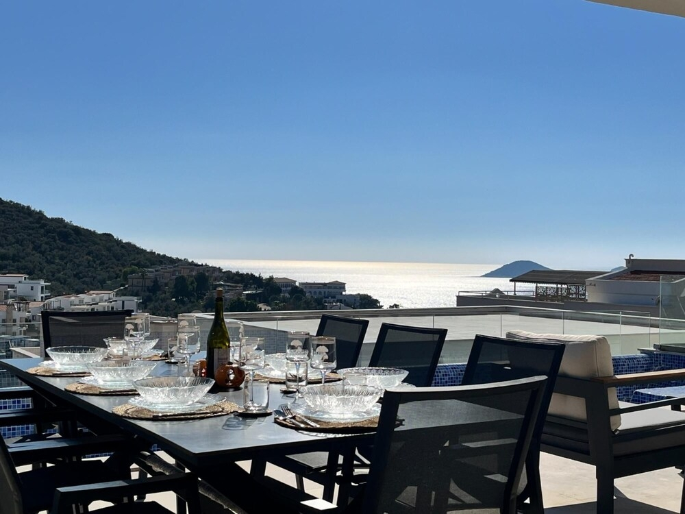 Калкан: Spacious Villa With Sea View and Pool in Kalkan