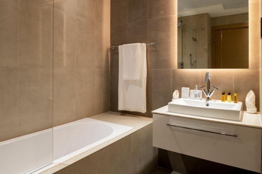 Дубай: FAM Living - Murjan - Ain Dubai & Sea Views