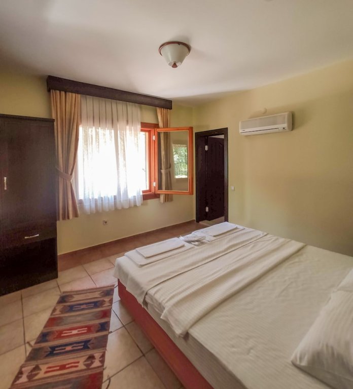 Чиралы: Pinea Hotel