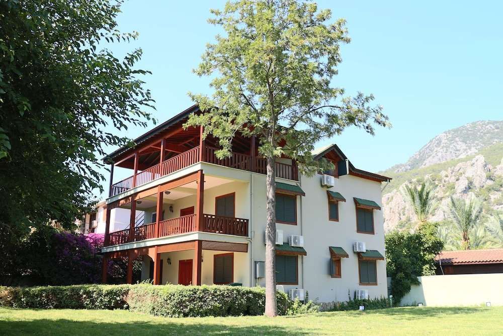 Чиралы: Pinea Hotel