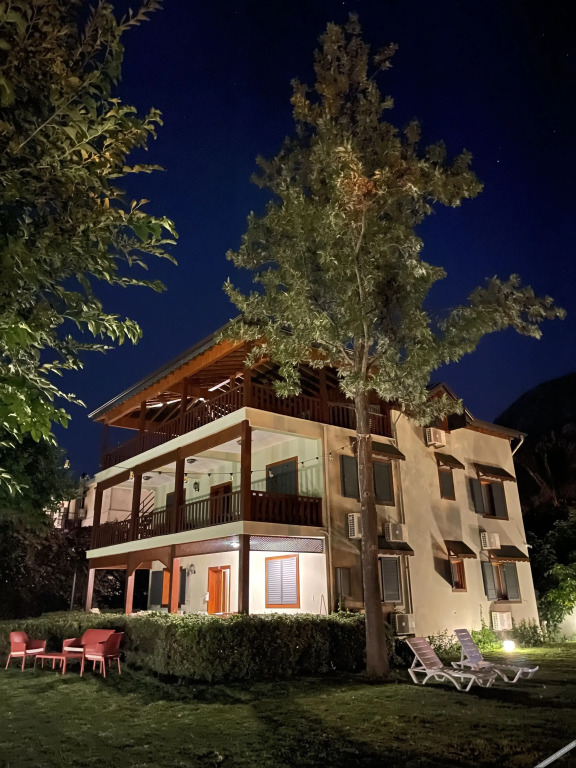Чиралы: Pinea Hotel