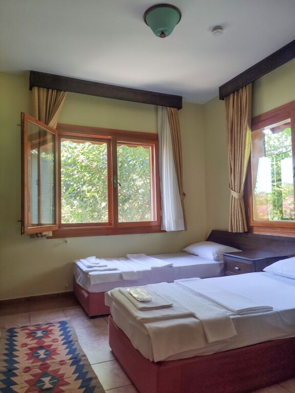 Чиралы: Pinea Hotel